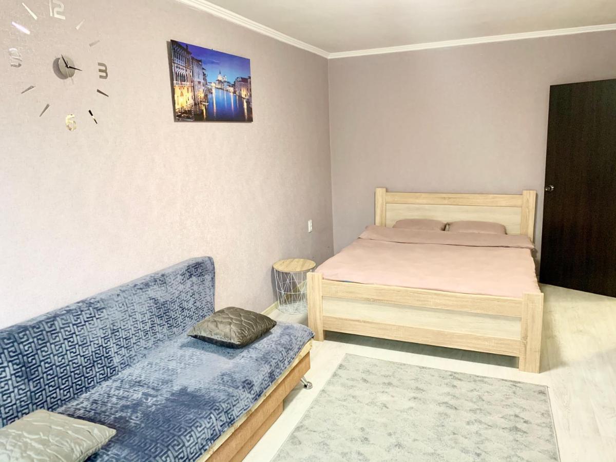 Апартаменты В Центре По Проспекту Победы Парковка Рядом Cherníhiv Exterior foto